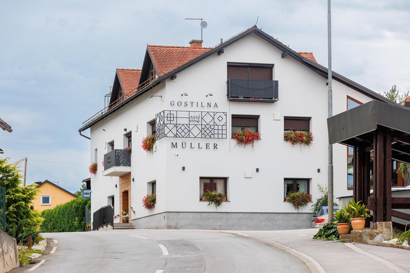 Gostilna Mueller Hotell Črnomelj Exteriör bild