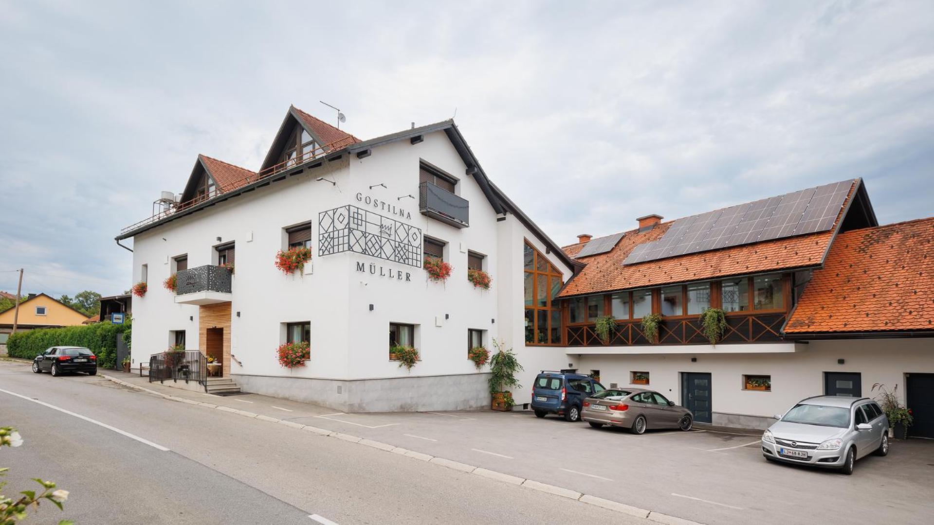 Gostilna Mueller Hotell Črnomelj Exteriör bild
